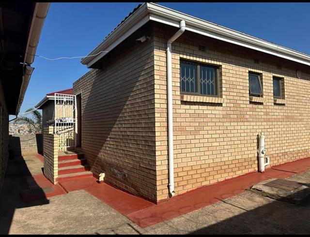 BUSINESS PROPERTY TO RENT IN SOUTHERNWOOD